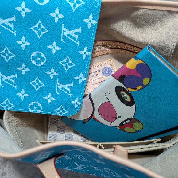 EXTRA-LARGE FASHION Tote in a Gorgeous Ocean BLUE & Comes with POUCH! - Picture 3 of 7